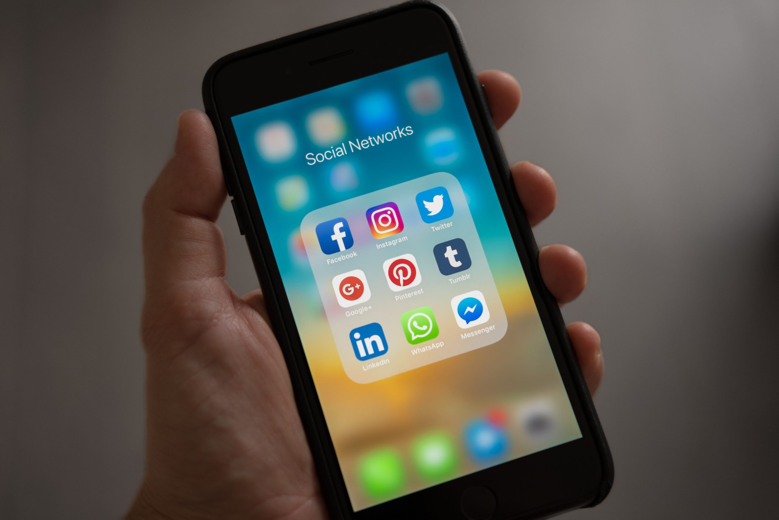  INFLUENCE : LES RÉSEAUX SOCIAUX