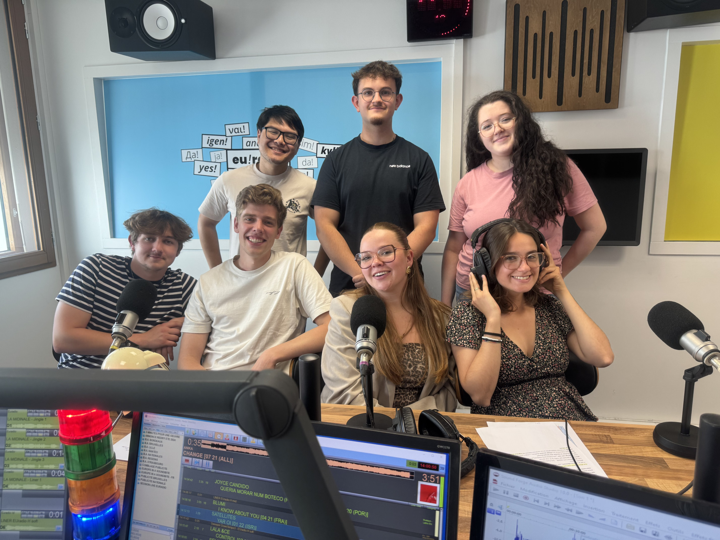 @euradio (L'Académie Euradio en studio pour l'enregistrement de La Midinale, le 2 juin.) L'Académie Euradio aux commandes de La Midinale du 2 au 6 juin 2025
