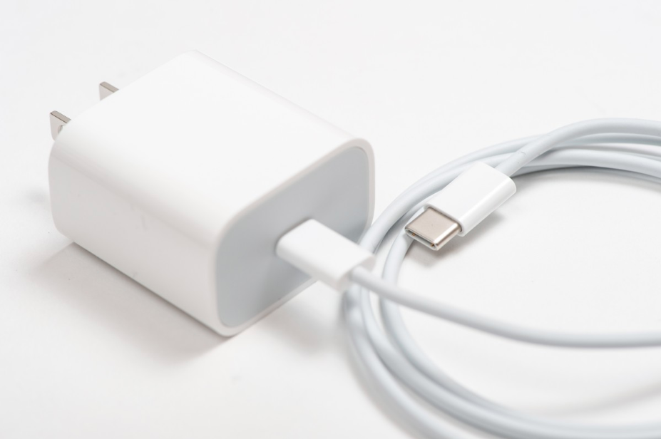  Trop de chargeurs électriques dans l’UE