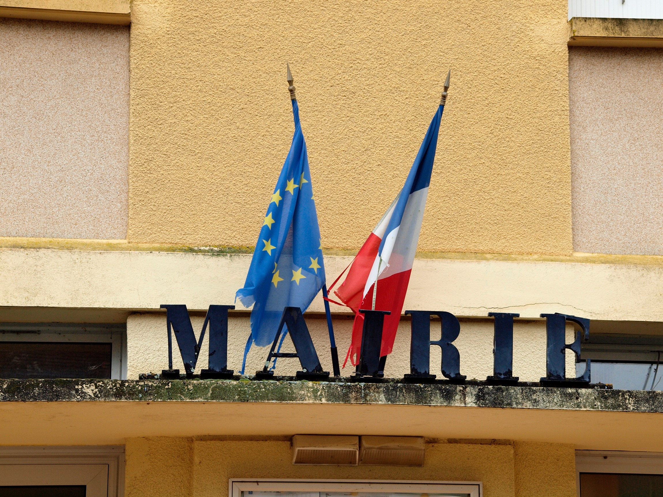 Le drapeau européen décroché