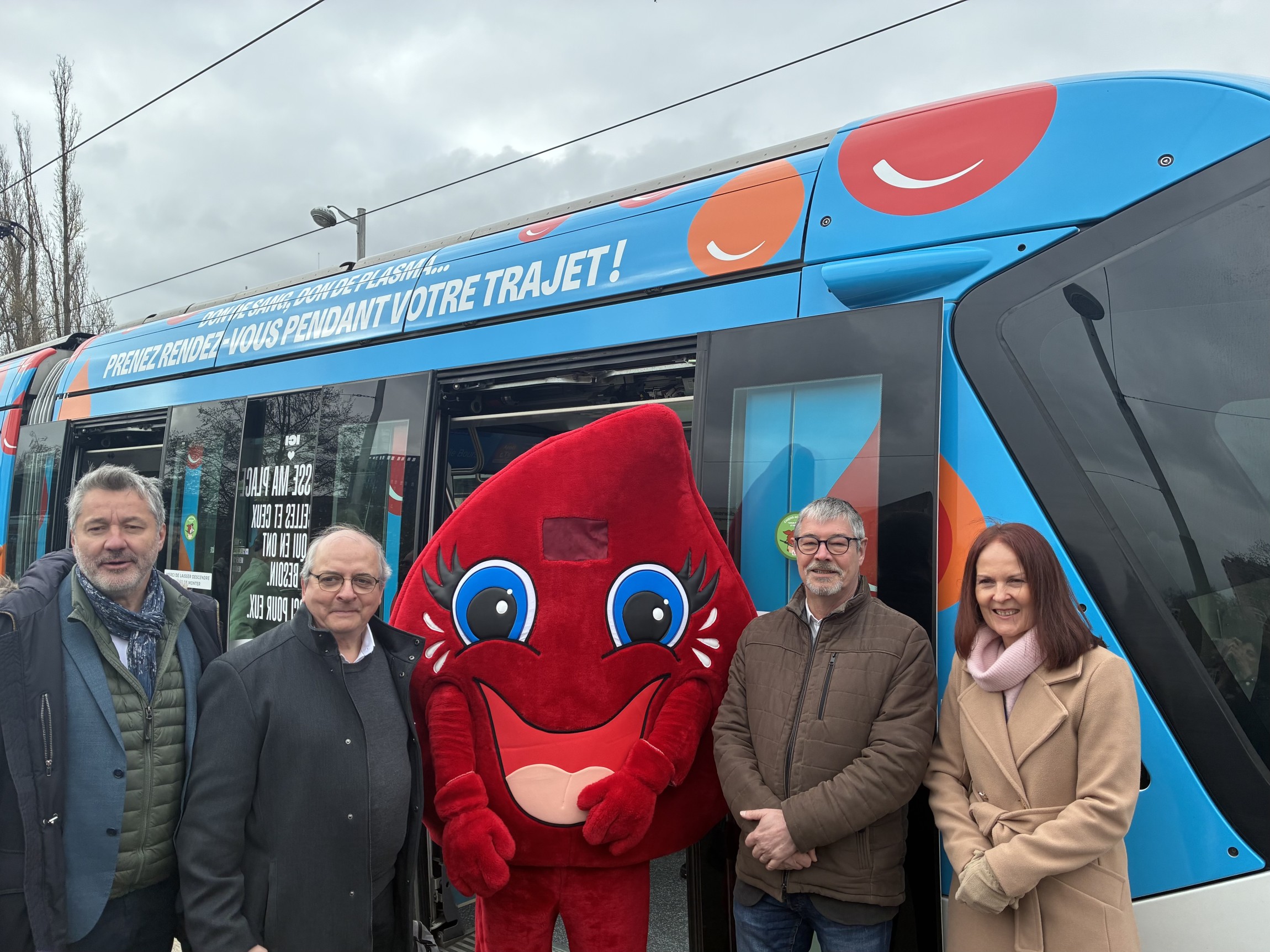 Un tram pour sauver des vies : Strasbourg promeut le don de sang et du plasma